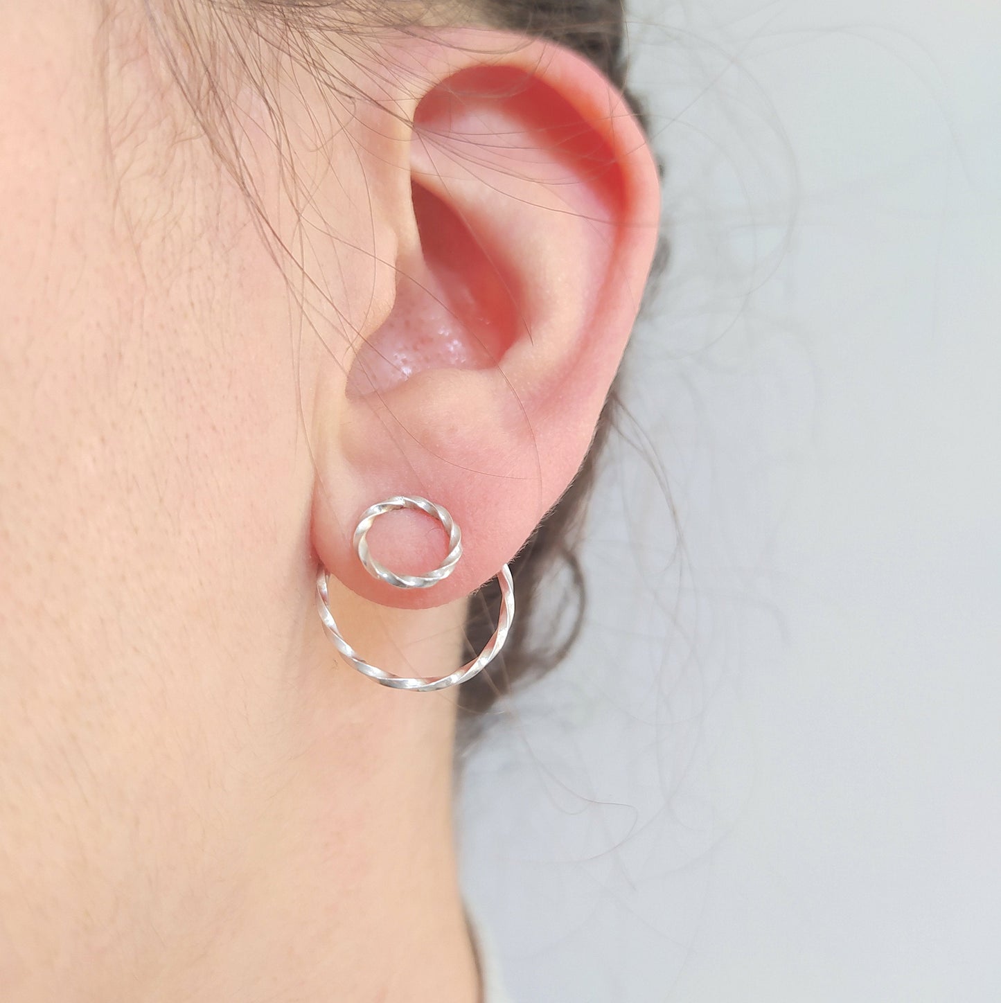 Reese | twisted circle ear studs
