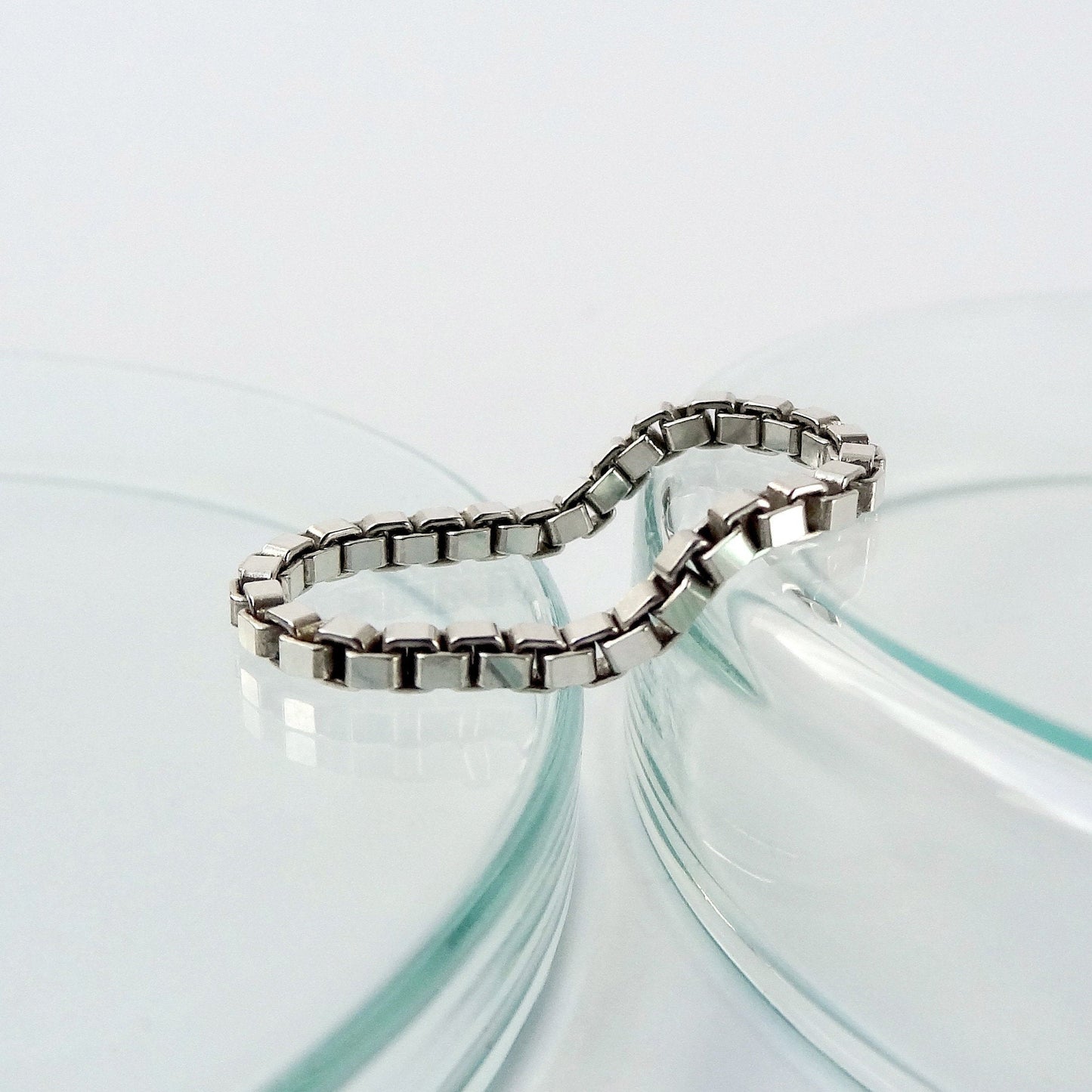 Aura | flexible box chain ring