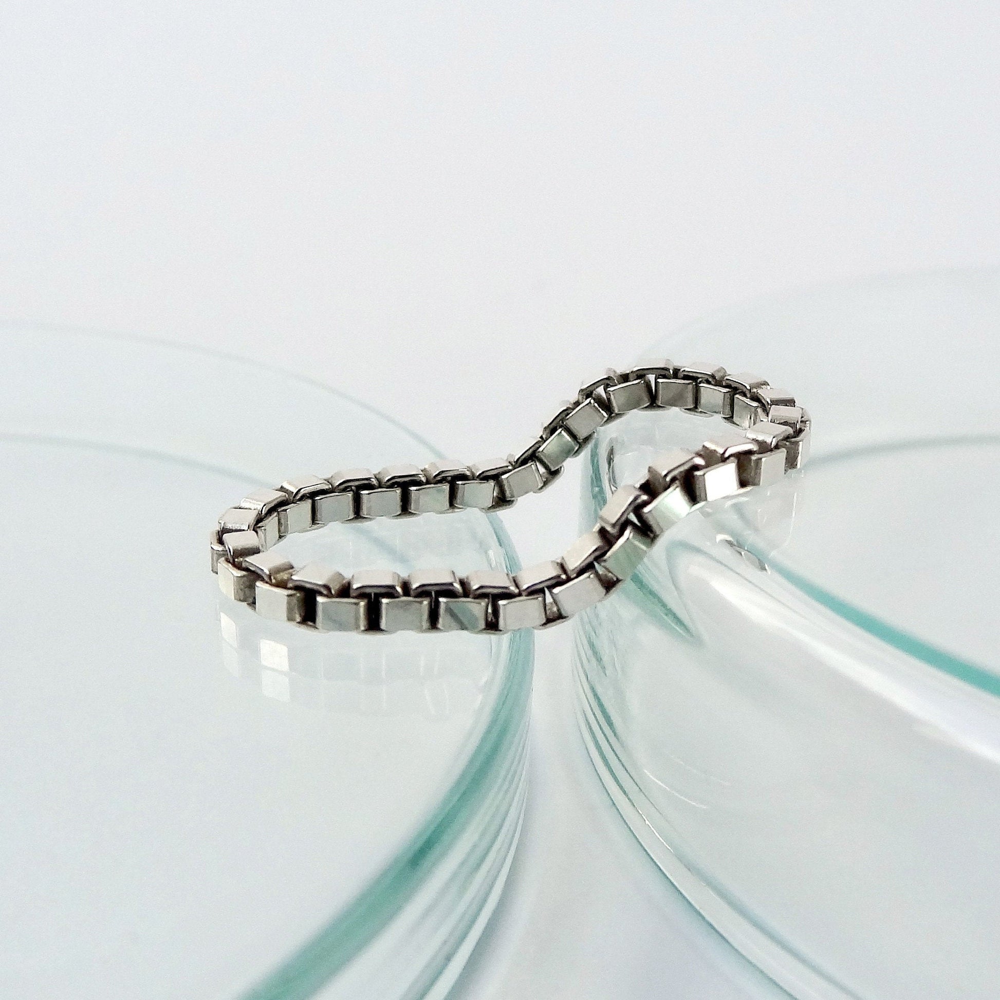 Runa  dainty silver chain with circle pendant – Rebecca Wolf Design