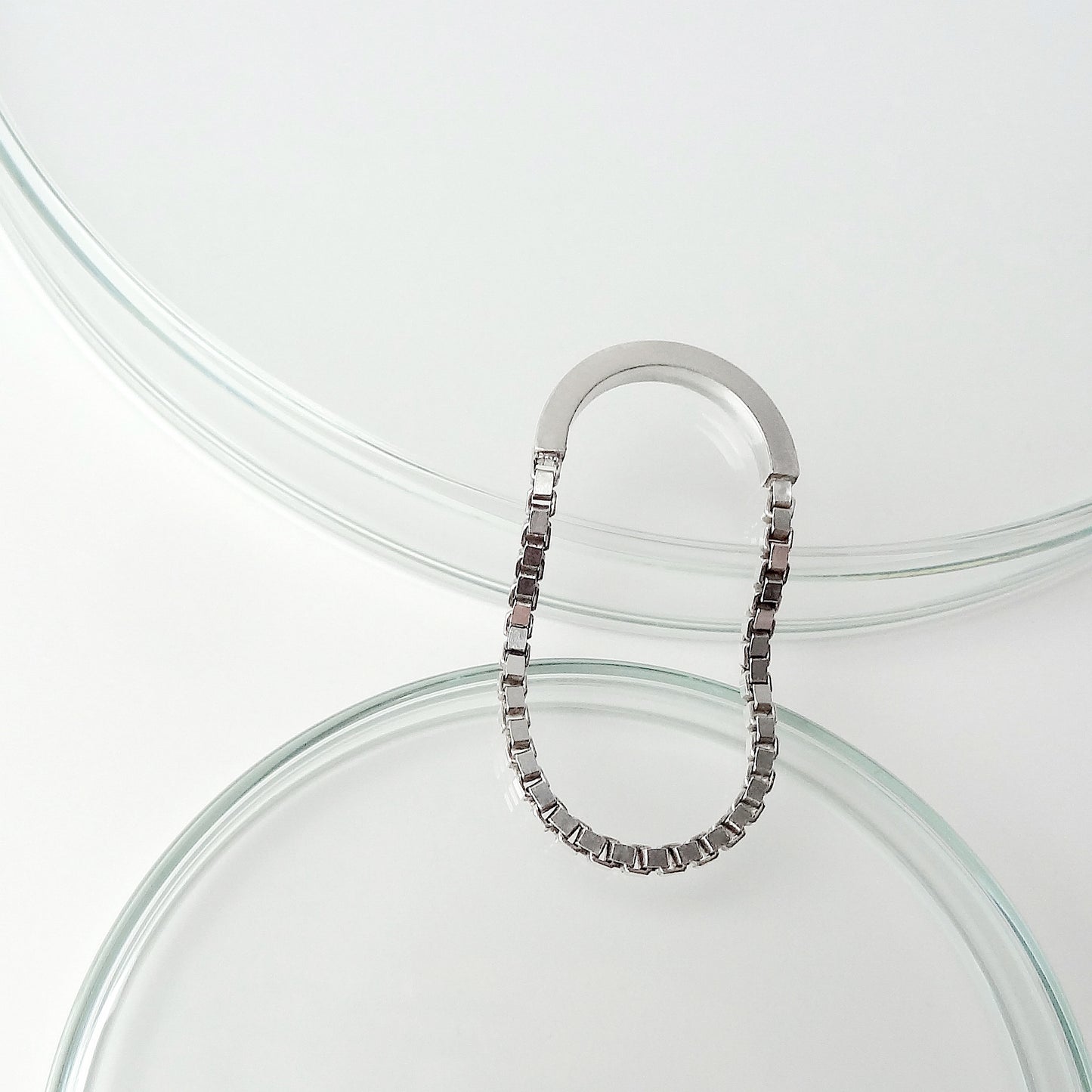 Vina | two finger ring with chain