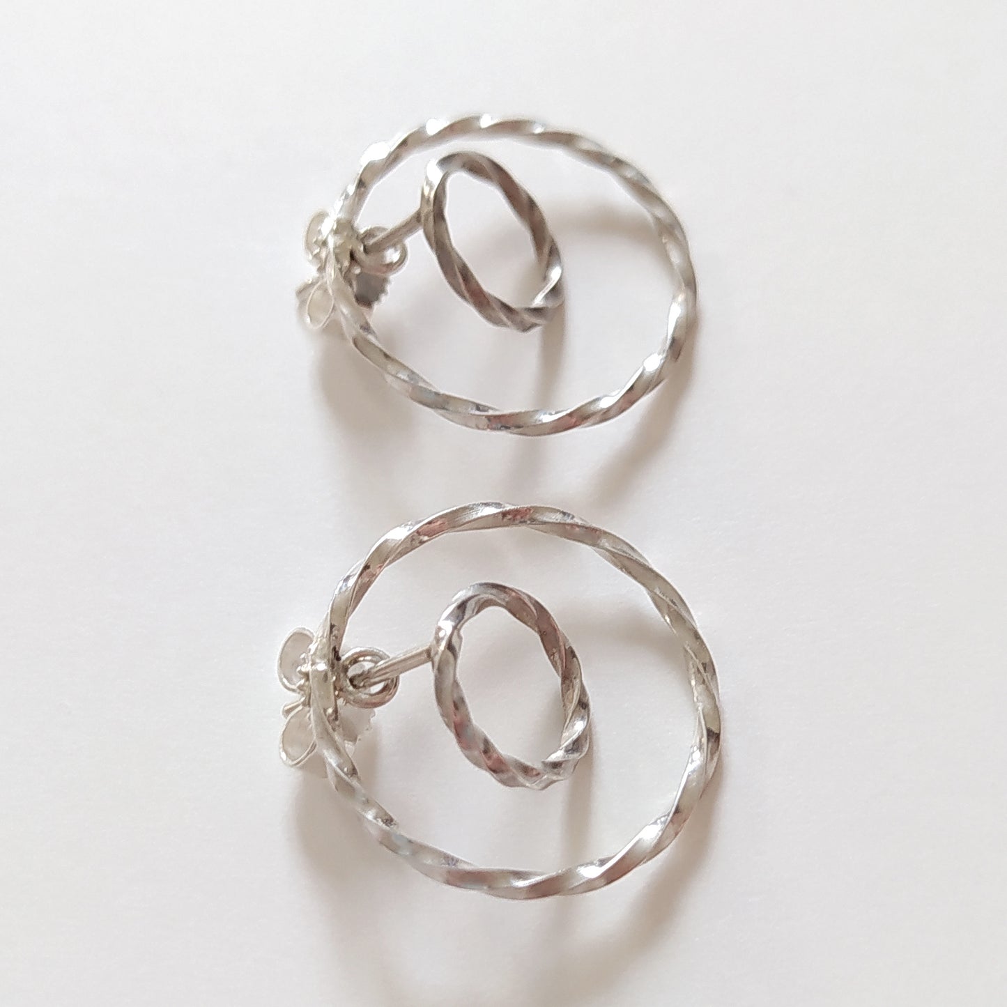 Riley | twisted double circle ear studs
