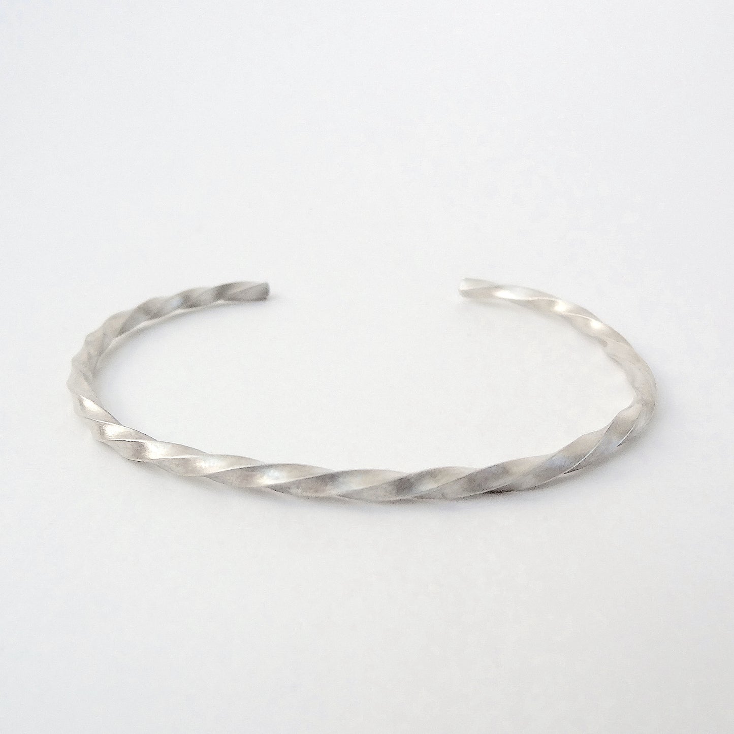 Amery | twisted cuff bracelet